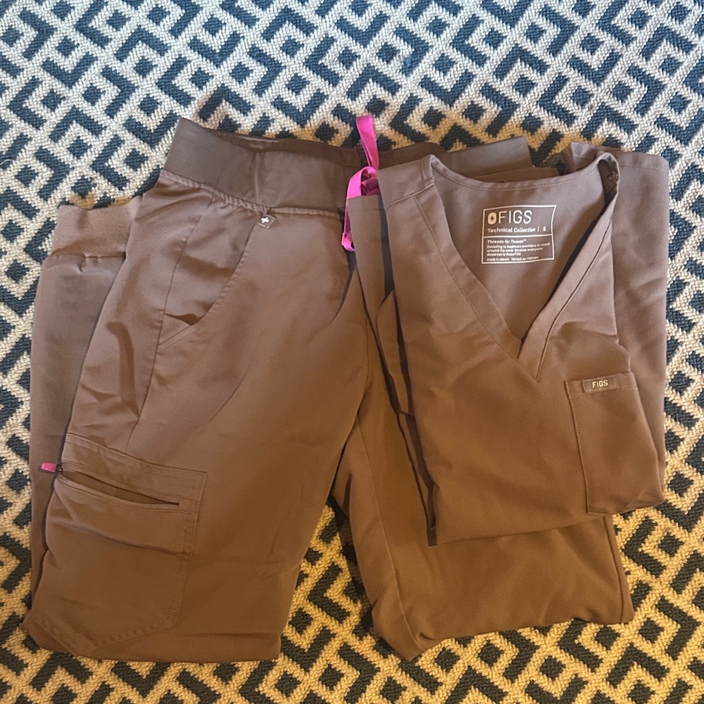 Figs xsmall zamora jogger and Catalina top. Would sell separately!